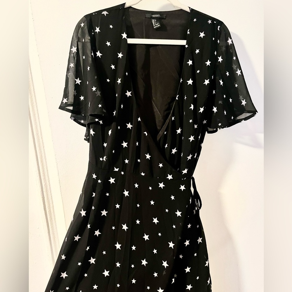Forever 21 Black & White Star Print High Low Wrap Dress | Size Large